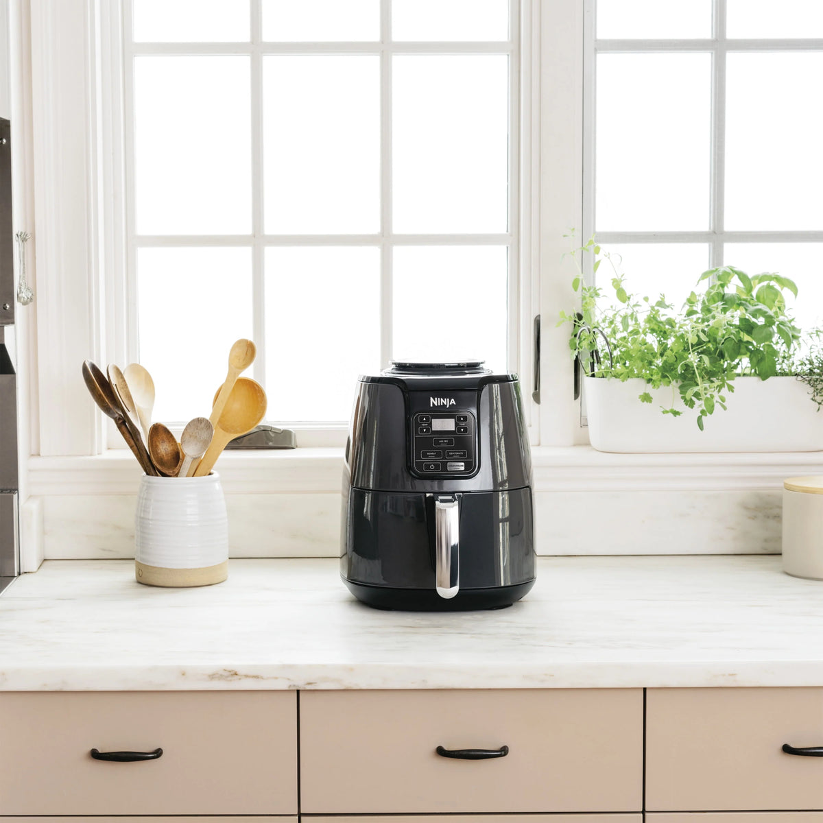 Black 4QT Air Fryer Q129461