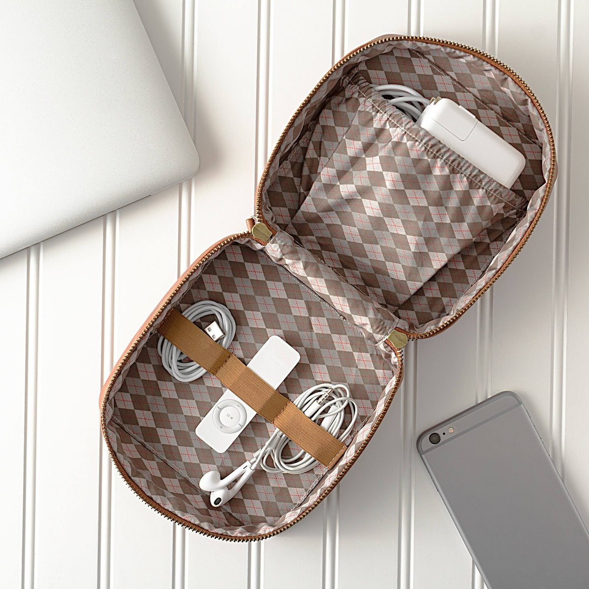 Personalized Travel Tech Case B98945