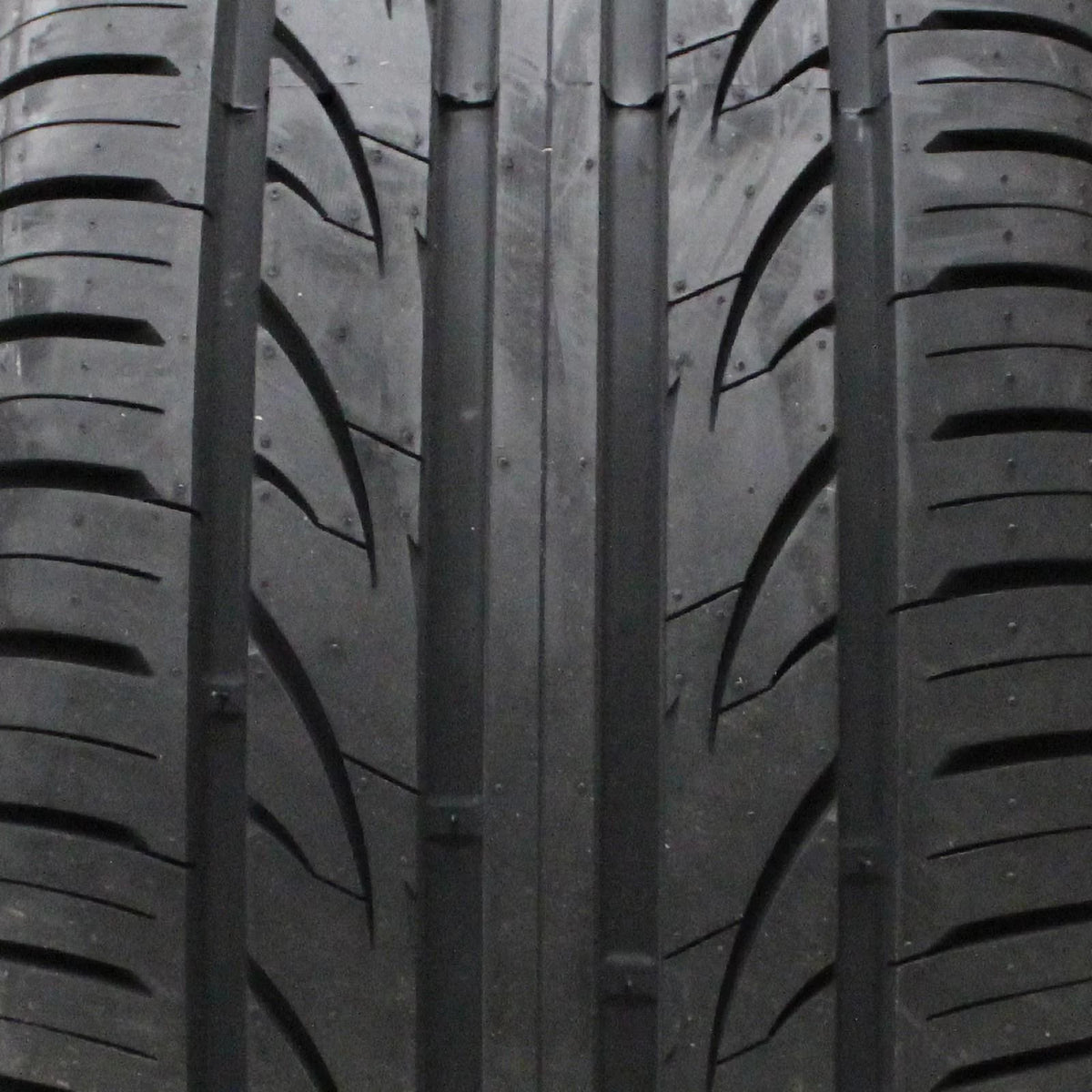 235/45ZR18 98W XL Passenger Tire C379